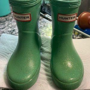 Size 4 (toddler) green glitter Hunter boots!